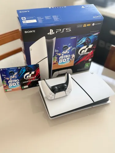PlayStation 5 slim com 1 mês de uso e garantia estendida de 3 anos