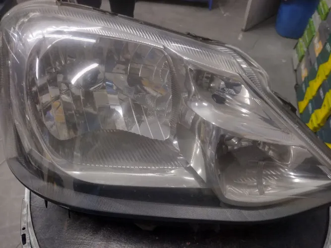 Farol Etios 2013 e 2021