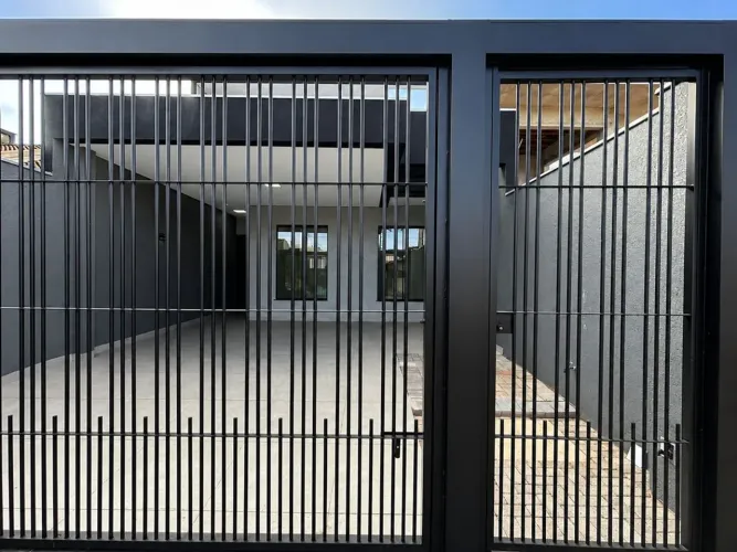 Casa à venda Jardim Indaiá Maringá com suíte e pé-direito alto