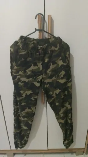 Calça camuflada linda 