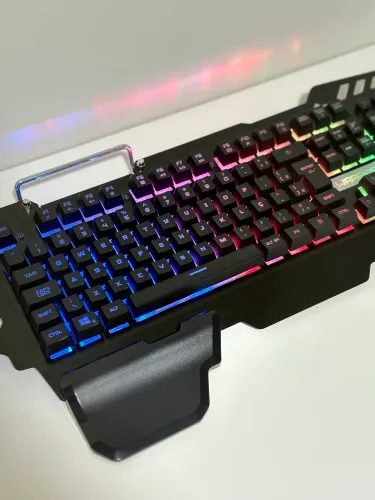Teclado gamer RGB