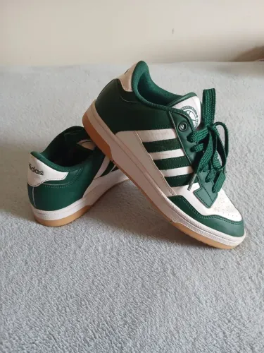 Tenis adidas infantil usado