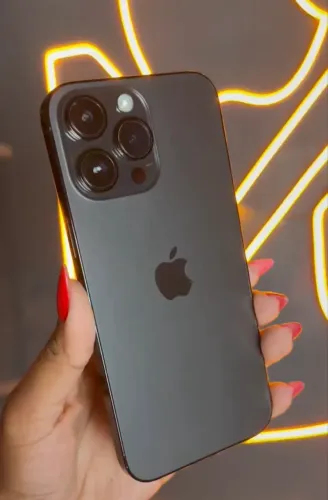 Vendo iPhone 15 pro com caixa 