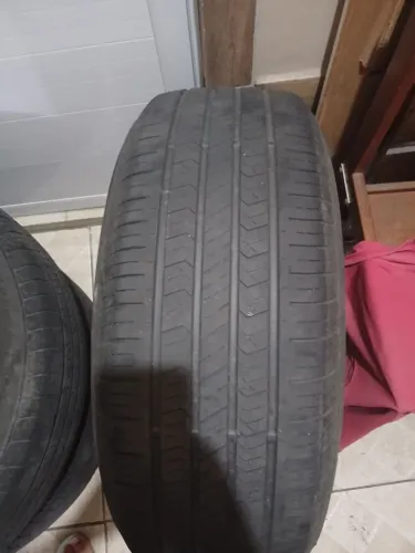 Vendo 4 pneus 265/65/17 em bom estado
