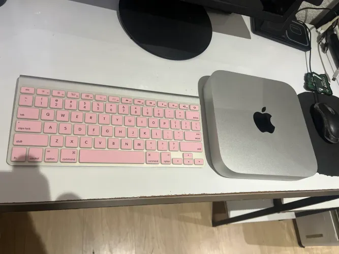 Mac Mini Core i5 4GB RAM, SSD NVME 128GB + SATA 500GB + teclado sem fio original Apple