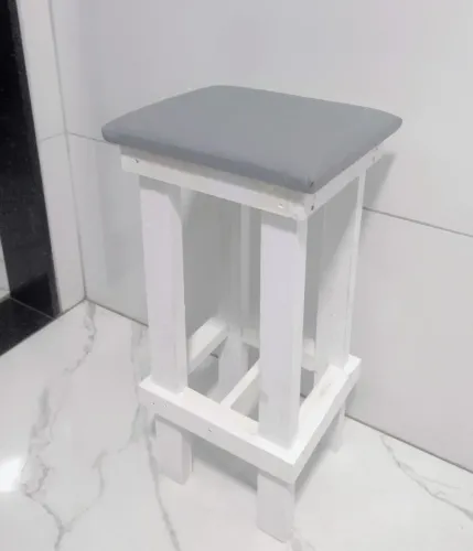 Banqueta de Madeira Assento almofadado Corinho Resistente 62cm Altura