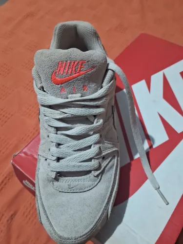 Tênis  nake original air max Tamanho  34