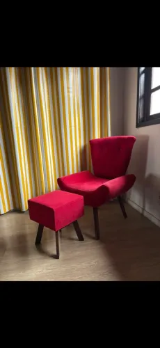 Poltrona Decorativa Retrô Vermelha com Puff Apoio de Pés - Pés Palito"