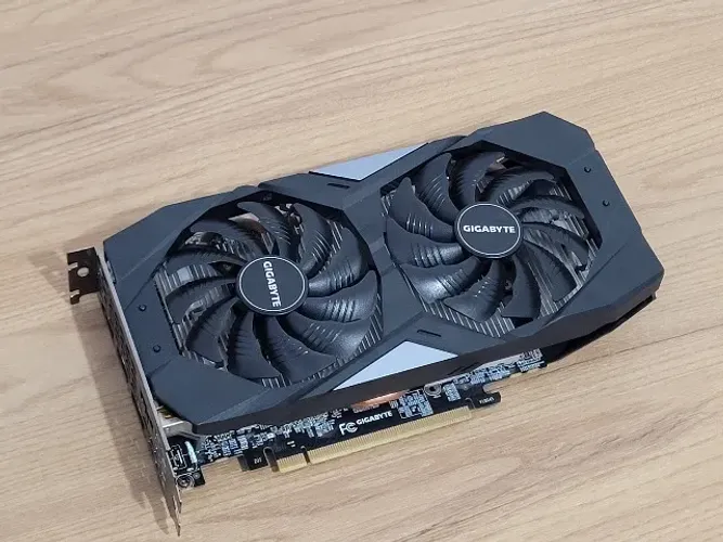 Placa de Vídeo RTX 2060 Gigabyte dual fan TOP para dar aquele up no seu pc gamer