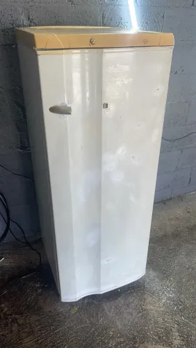 Geladeira Estava gelando e parou 