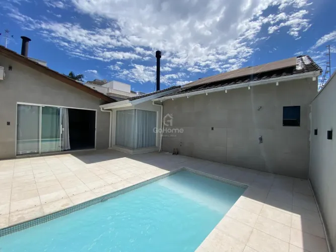Casa Semimobiliada com Piscina e Energia Solar no Bairro Jardim Itália