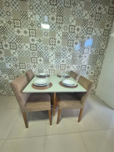 Mesa de jantar 4 cadeiras