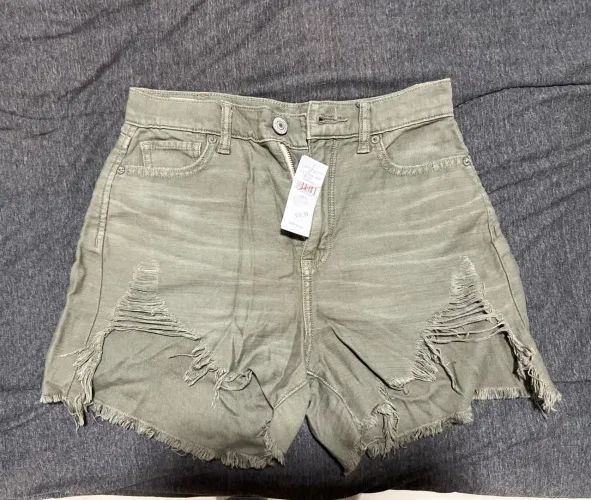 Short jeans verde militar - American Eagle Novo, ainda com etiqueta!