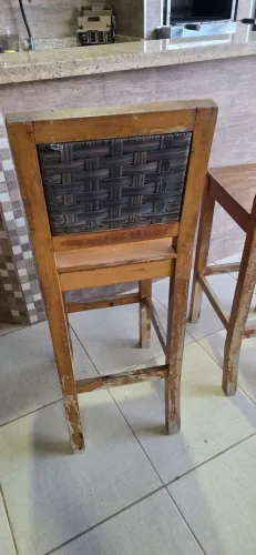 03 Banquetas de madeira , com junco