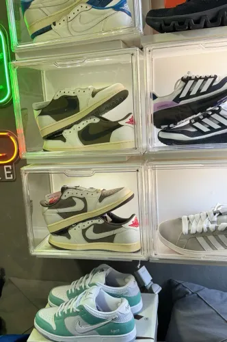 Jordan 1 low x Travis Scott