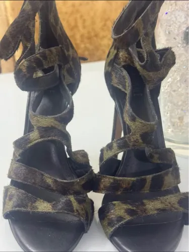 Sandália de couro Animale nova e original TAM 37