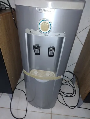 Vendo bebedouro Esmaltec