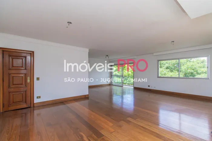 Apartamento de 237m², Espaçoso, funcional e com excelente localização!