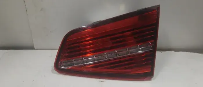 Lanterna Direita Tampa Passat 2015/2019 Original 24873 Direito/passageiro Vermelho