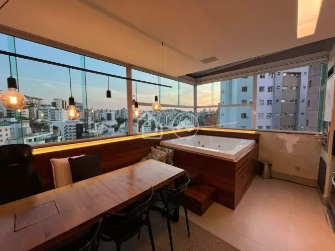 Linda Cobertura 3 Quartos com armários planejados / Área Gourmet e Hidro com fino acabamen