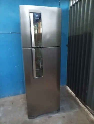 Geladeira Eletrolux semi nova Frost Free inox funcionando perfeitamente 382 litros 