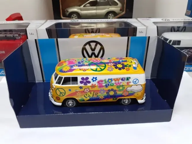 Miniatura Kombi T2 Flower Power 1/24 Motormax Caixa #1j902