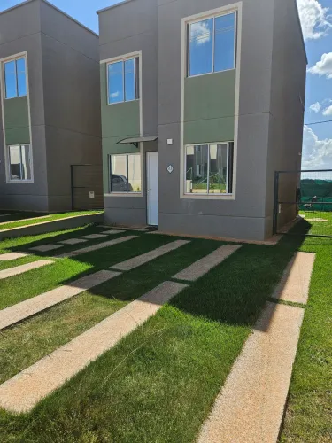 Alugo Casa 3 de quartos c/ suíte e  2 vagas de garagem no Alto Mangueiral