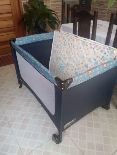 Cercadinho para bebê com colchão