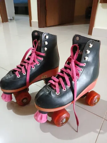 Patins de quarto rodas, usado-novo, tamanho 36/37