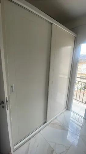 Guarda Roupas Usado (Necessita reparo)