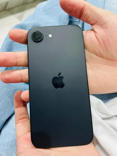 iPhone 16e