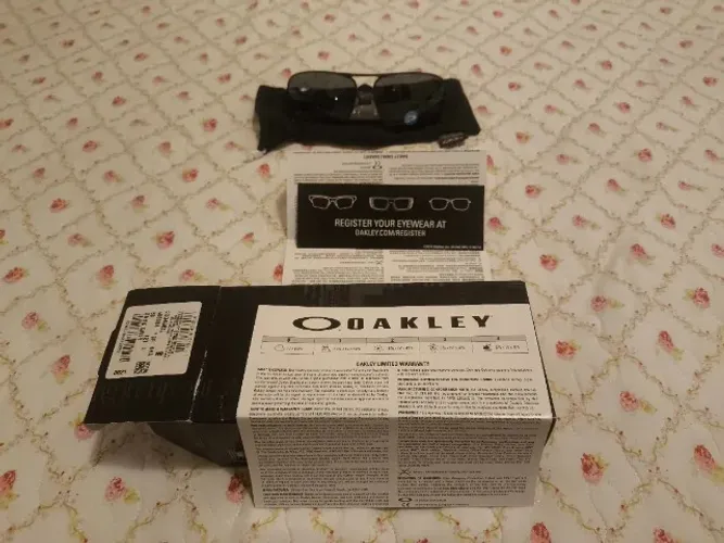 Óculos Oakley Plaintiff Squared Polarizado OO4063L-04 - R$ 850,00