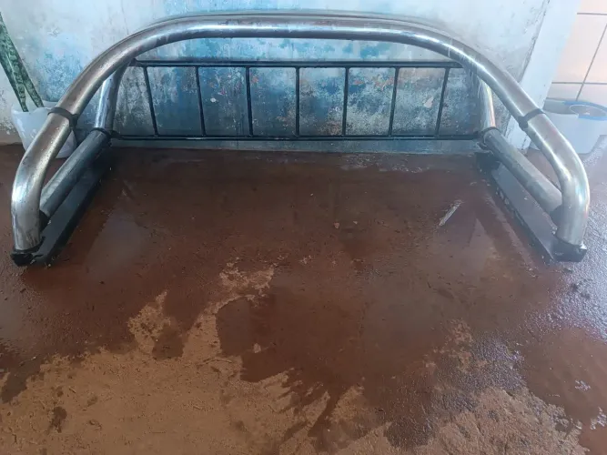 Santo Antônio / Roll Bar Cromado para Caminhonete - 78x190 cm (usado, resistente)