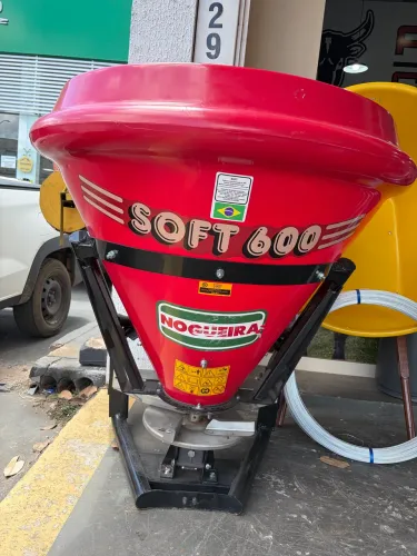 Espalhador de sementes Soft 600 Nogueira 