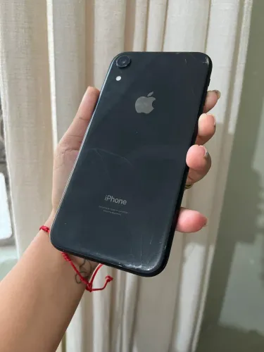 iPhone XR semi novo