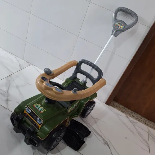 Carrinho Jipe de Passeio Infantil Maral 4x4 - Com Haste e Proteção (Excelente Estado)