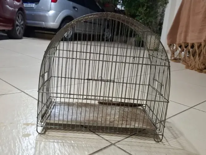 Gaiola de metal 