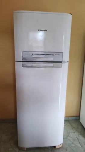 Geladeira Electrolux gelo seco funcionando 