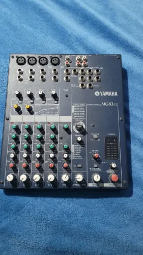 Mesa de Som Yamaha MG82CX - 8 Canais com Efeitos SPX
