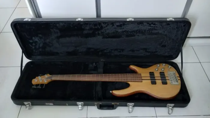 Baixo 5 cordas Cort A5 + Case Gator cases