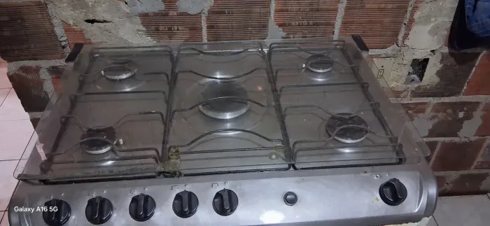 Fogão usado com defeito no forno precisando só trocar os queimadores
