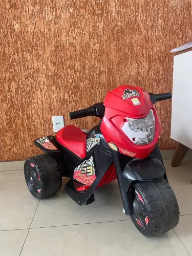 Moto elétrica infantil