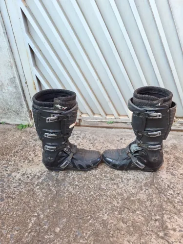 Vendo bota Jett mto conservada
