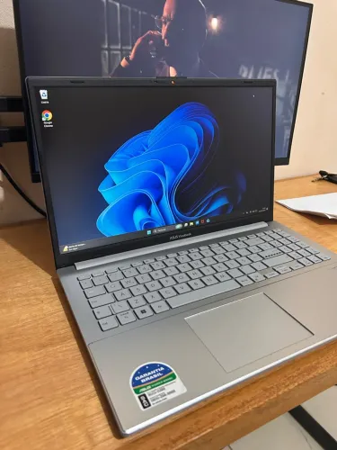 Notebook ASUS, i3 de 12* geração, ssd 256 e 4 de ram!