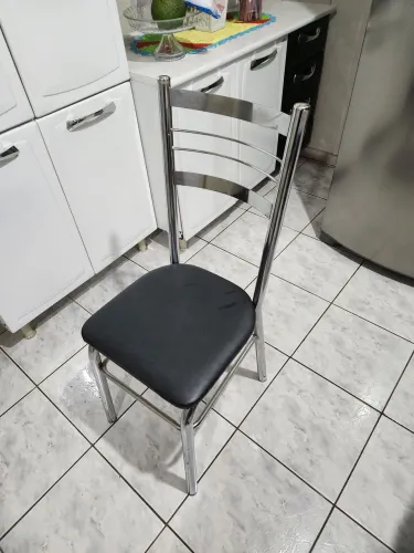 4 cadeiras de inox com assento almofadado