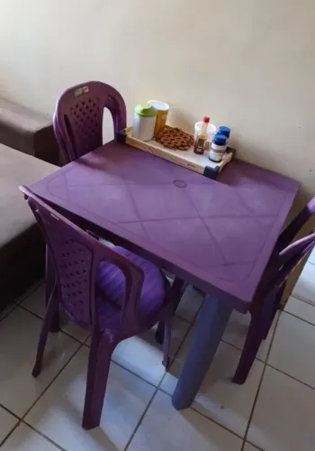 Mesa Plástica 4 cadeiras 
