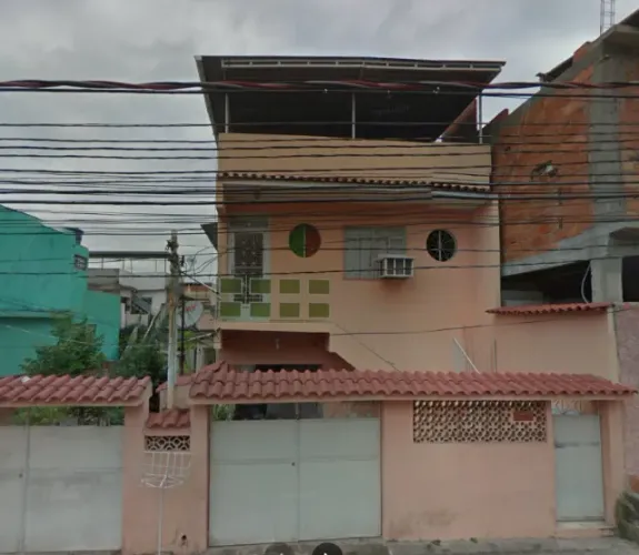 Terreno amplo com 3 Casas e 1 kitnete em São João de Meriti, pronto para morar e/ou alugar