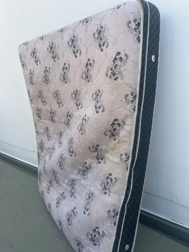 Cama Queen R$350