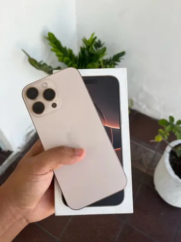 iPhone 16 Pro Max 256GB Desert Titanium - Impecável