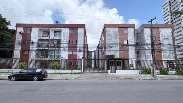 Imóvel para venda possui 60 metros quadrados com 2 quartos em Várzea - Recife - PE